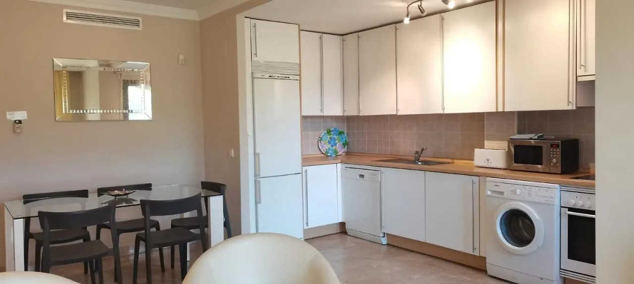 Apartamento Espacioso Muy Tranquilo Con Piscinas Y Jardines Cercano A La Playa Estepona