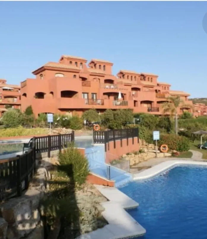 Apartamento Espacioso Muy Tranquilo Con Piscinas Y Jardines Cercano A La Playa Estepona