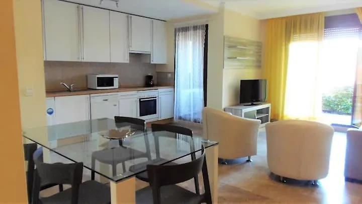 Apartamento Espacioso Muy Tranquilo Con Piscinas Y Jardines Cercano A La Playa Estepona 0*,  Spain